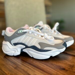 Adidas adiprene running shoes size 8 women